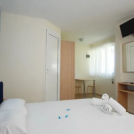 Apartment Thalassenia & 3 *